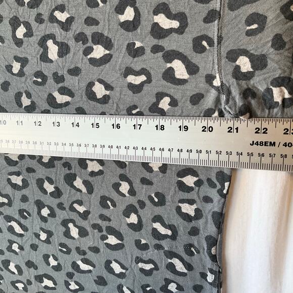 Secret Treasures Women Short Sleeve Soft Knit Blouse size M (8-10), Leopard Blue - Picture 3 of 8